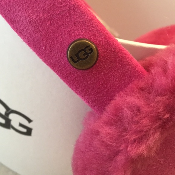 UGG YOUTH CLASSIC EARMUFFS IN FUSCIA NWT - Picture 5 of 6